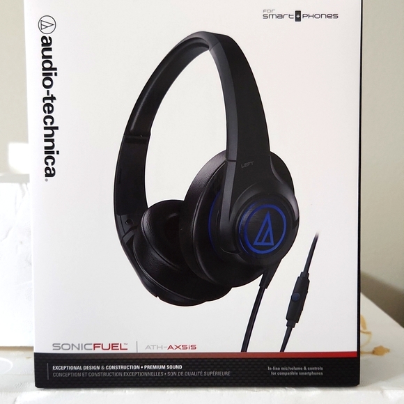 ATH-AX5iS NIB Black and Blue with Mic volume and Track control